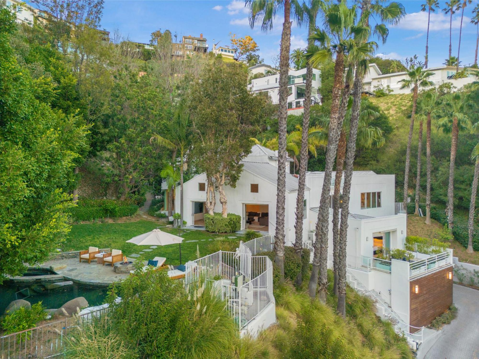 Rising Glen Apartment - Los Angeles — Photos 1